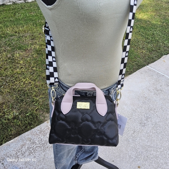 BETSEY JOHNSON BLACK n MULTI COLORED  QUILTED LOGO n HEART  LUV BETSEY CROSSBODY - Picture 7 of 7